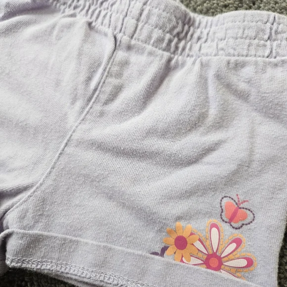 Wonderkids Light Purple Shorts with Floral and Apple Design - Picture 2 of 3